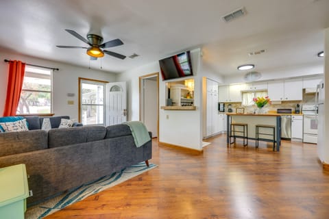 Canyon Lake Home w/ Resort Amenities & Fire Pit! House in Canyon Lake