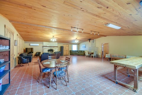 Secluded Texas Hill Country Vacation Rental - Deck House in Rio Grande