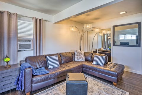 Newport Beach Vacation Rental - Short Walk to Pier Apartment in Balboa Peninsula