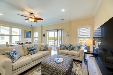 Emerald Isle Getaway w/ Decks & Beach Views! Apartment in Emerald Isle