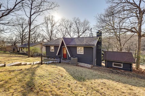 Lakefront Oklahoma Abode - Deck, Fire Pit & Grill House in Lake O The Cherokees