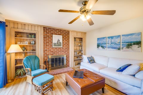 Kitty Hawk Vacation Rental: 1 Mi to Beaches! Apartment in Kitty Hawk