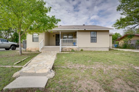 Kerrville Vacation Rental Across From River Trail! Apartment in Kerrville