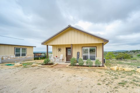 Center Point Countryside Cottage w/ Deck, Grill! Cottage in Center Point