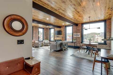 Luxurious Downtown Murphy Vacation Rental Loft! Apartment in Murphy