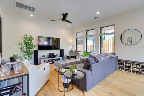Chic Austin House w/ Spacious Backyard & Hammock House in South Congress