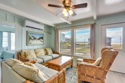 Pet-Friendly Freeport Beach House: Walk to Shore House in Surfside Beach