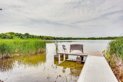 Welcoming Lakefront Mound Apartment w/ Fire Pit! Apartment in Mound