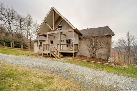 Sugar Mountain Retreat w/ Deck, Grill & Fire Pit! House in Sugar Mountain