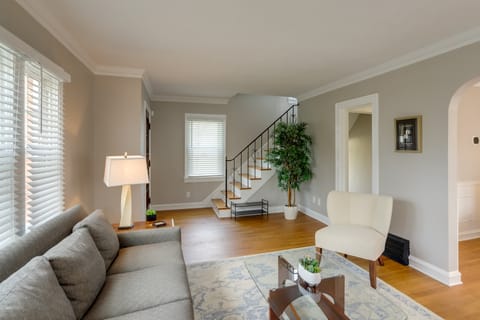 Chic Home w/ Deck, Walk to Lake Erie! House in Lake Erie