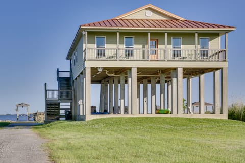 Lakefront NOLA Home w/ Hot Tub & Views! House in Ninth Ward