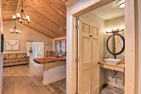 Marshall Home w/ Mountain View, 5 Mi to Downtown! House in Buncombe County