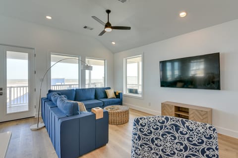 Modern Galveston Vacation Rental: Steps to Beach! House in Galveston Island