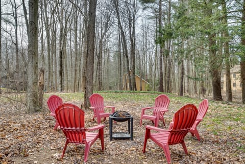 Serene Pocono Pines Home: 2 Mi to Lake Naomi Beach House in Lake Naomi