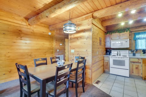 Gatlinburg Vacation Rental w/ Hot Tub & Game Room! House in Pittman Center