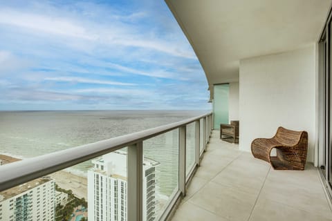 Luxe Hollywood Condo: Resort Perks + Beach Access! Apartment in Hollywood Beach