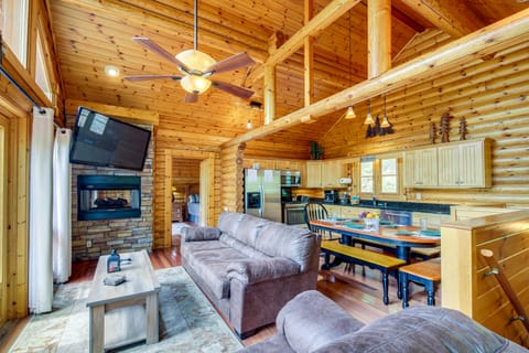 Quiet Gatlinburg Cabin w/ Lookout Decks & Hot Tub! House in Pittman Center