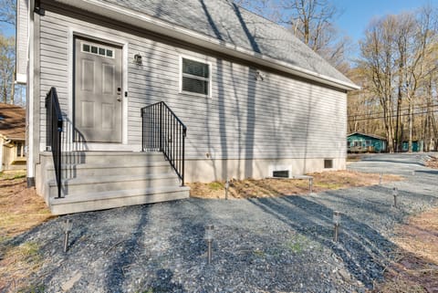 Pocono Lake Home w/ Community Perks: Hike & Ski! House in Coolbaugh Township