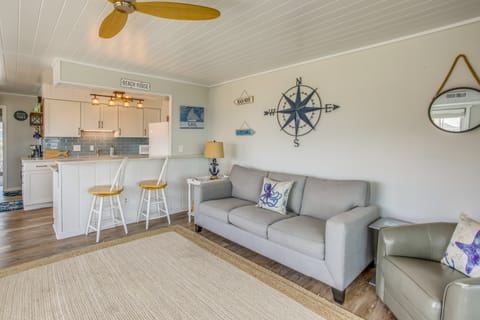 Carolina Beach Condo w/ Community Pool Apartment in Carolina Beach