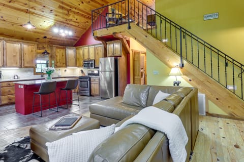 Beaver Lake Vacation Rental w/ Private Hot Tub! House in Beaver Lake