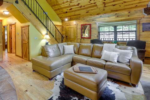 Beaver Lake Vacation Rental w/ Private Hot Tub! House in Beaver Lake