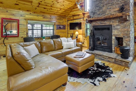 Beaver Lake Vacation Rental w/ Private Hot Tub! House in Beaver Lake