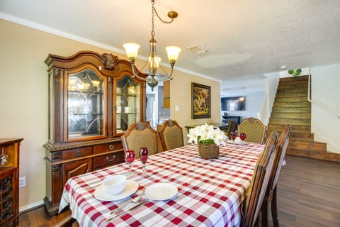 San Antonio Home w/ Private Hot Tub + Pool! House in San Antonio