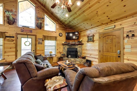 Pet-Friendly Broken Bow Cabin w/ Fire Pit! House in Broken Bow