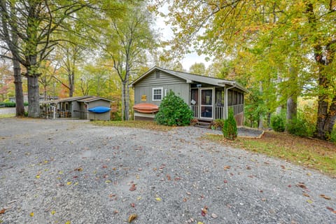 Ski, Hike & Unwind: Pet-Friendly Whittier Retreat! House in Qualla