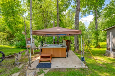 Pet-Friendly Vacation Rental Cabin in Whittier Apartment in Qualla