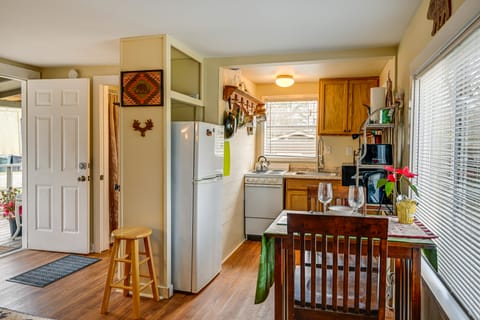 Pet-Friendly Vacation Rental Cabin in Whittier Apartment in Qualla