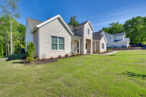 Clemson Home Near Memorial Stadium, Lake Hartwell! House in Clemson