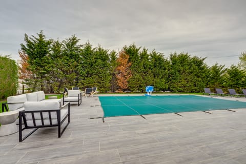 Stunning Westhampton Beach Home w/ Private Pool House in Quiogue