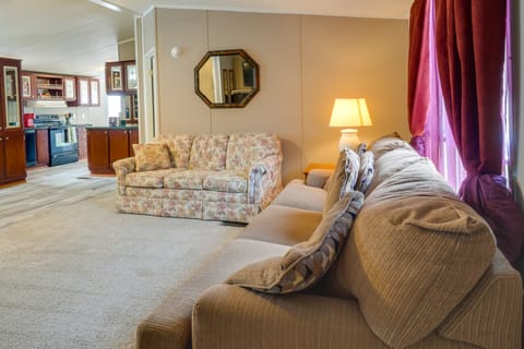 Tennessee Vacation Rental ~ 2 Mi to Windrock Park! House in Oak Ridge