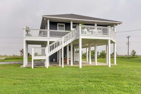 Modern Crystal Beach Vacation Home: Walk to Beach! House in Bolivar Peninsula