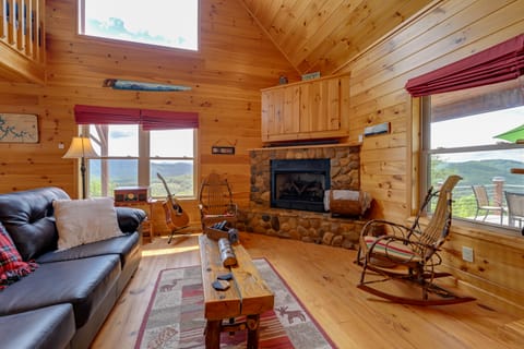 Mtn-View Cabin: Deck & Pets Welcome in Murphy House in Murphy