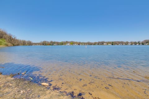 Walk to Lake: Nautical Akron Cottage w/ Deck! Cottage in Ohio