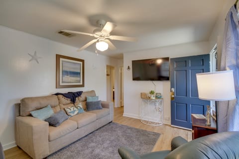 Pet-Friendly Retreat in Gulfport < 1 Mi to Beach! House in Gulfport