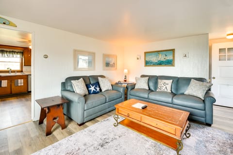 Charming Niantic Vacation Rental: Walk to Beach! Casa rural in Niantic