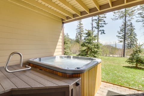 Ski-In/Ski-Out Whitefish Duplex w/ Hot Tub! Apartment in Whitefish