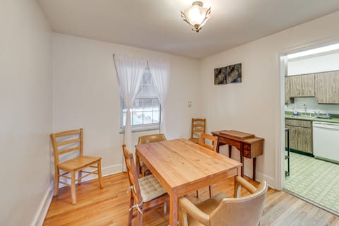 4 Mi to Downtown Pittsburgh: Family Home w/ Patio Apartment in Pittsburgh