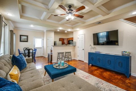 San Antonio Townhome ~ 2 Mi to Aquarium! Apartment in San Antonio