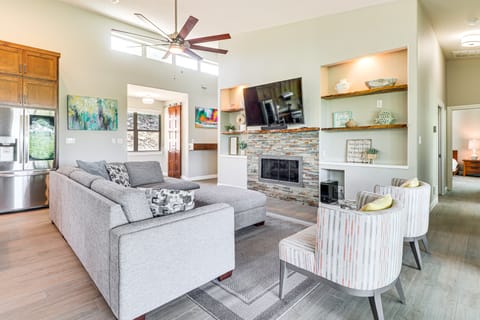 Lake Travis House w/ Private Dock, Pool & Hot Tub! House in Jonestown