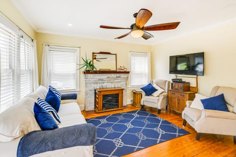 Point Lookout Cottage - Walk to Beach! Cottage in Lido Beach