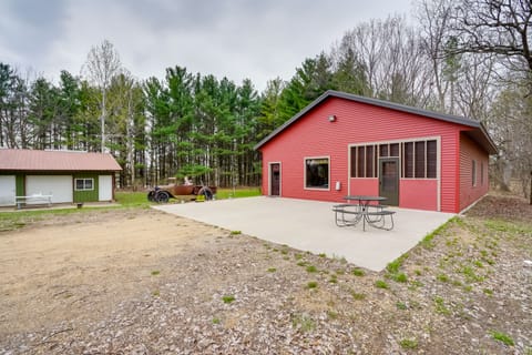 Pet-Friendly Cabin Retreat: Walk to Lake Pepin! House in Lake Pepin