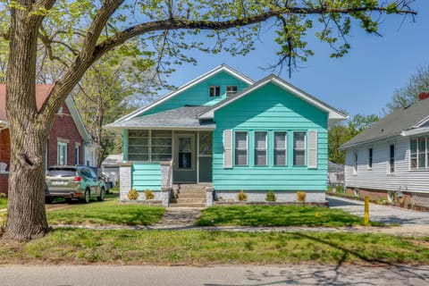 Cozy Indiana Getaway Near Washington Park Zoo! House in Michigan City