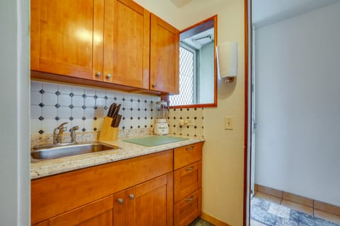 Kailua-Kona Vacation Rental - Walk to the Beach! Apartment in Holualoa