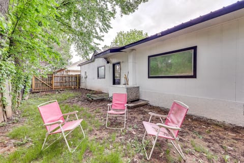 Springdale Vacation Rental ~ 9 Mi to Fayetteville! Cottage in Springdale