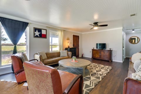 'Starlite Ranch' 2 Acres w/ Views ~ 18 Mi to Waco House in Rio Grande