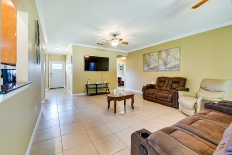 Crestview Vacation Rental: Day Trip to Destin! House in Crestview